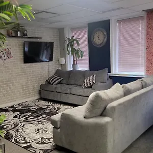 Planet M Hostel Niagara Falls
