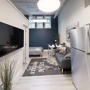 Bachelor In Downtown Bed & Breakfast Ottawa